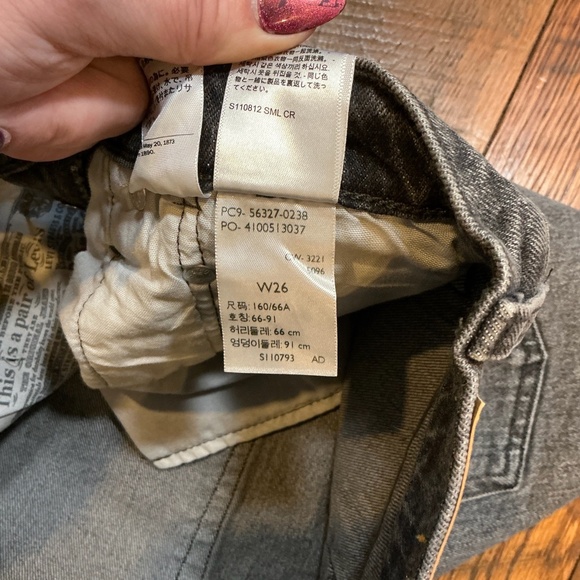 Levi’s 501 Original High Rise Cutoff Jean Shorts in Washed Black NWT Size 26 - Picture 9 of 9